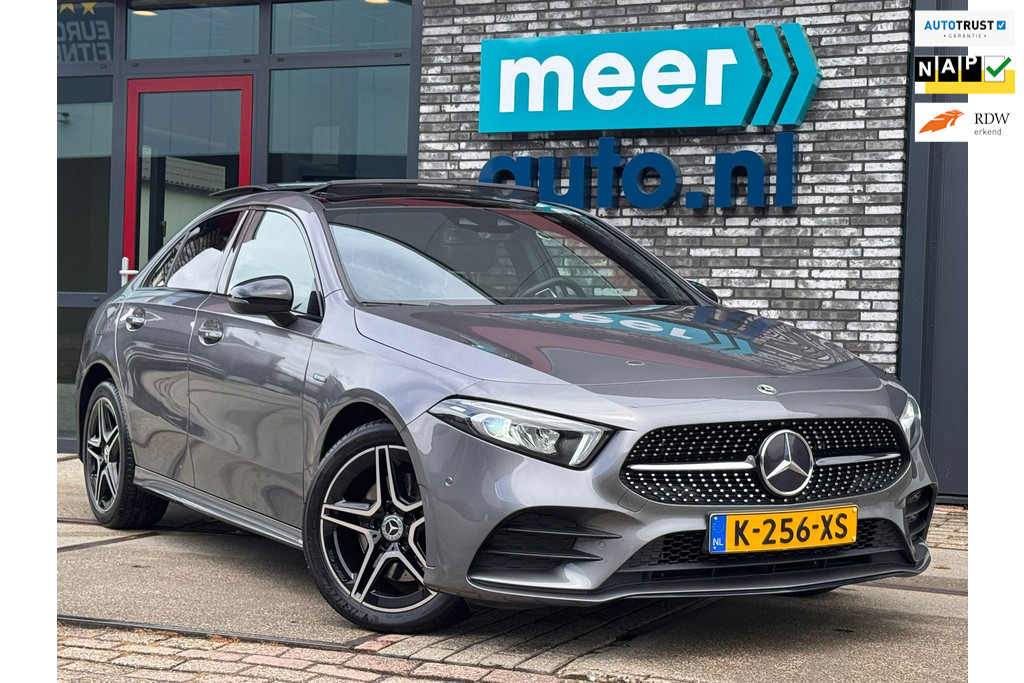 Mercedes-Benz A-Klasse 250e AMG PANO l NIGHT l SFEER l CAMERA l CARPLAY l DODE HOEK l TREKHAAK l ORG.NL 53973341-0.jpg | Meerauto.nl