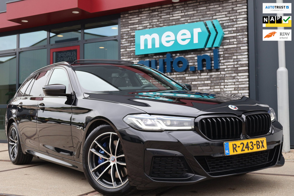 BMW 5 Serie Touring 530e M-SPORT PANO l H/K l SFEER l LED l CARPLAY l LEDER l ORG.NL l DEALER OH l 1e EIG l NAP l BTW 55120318-0.jpg | Meerauto.nl